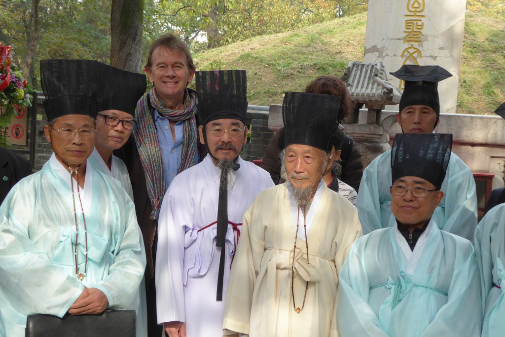 Michael Wood with Korean scholars at the Confucian cemetery in Qufu